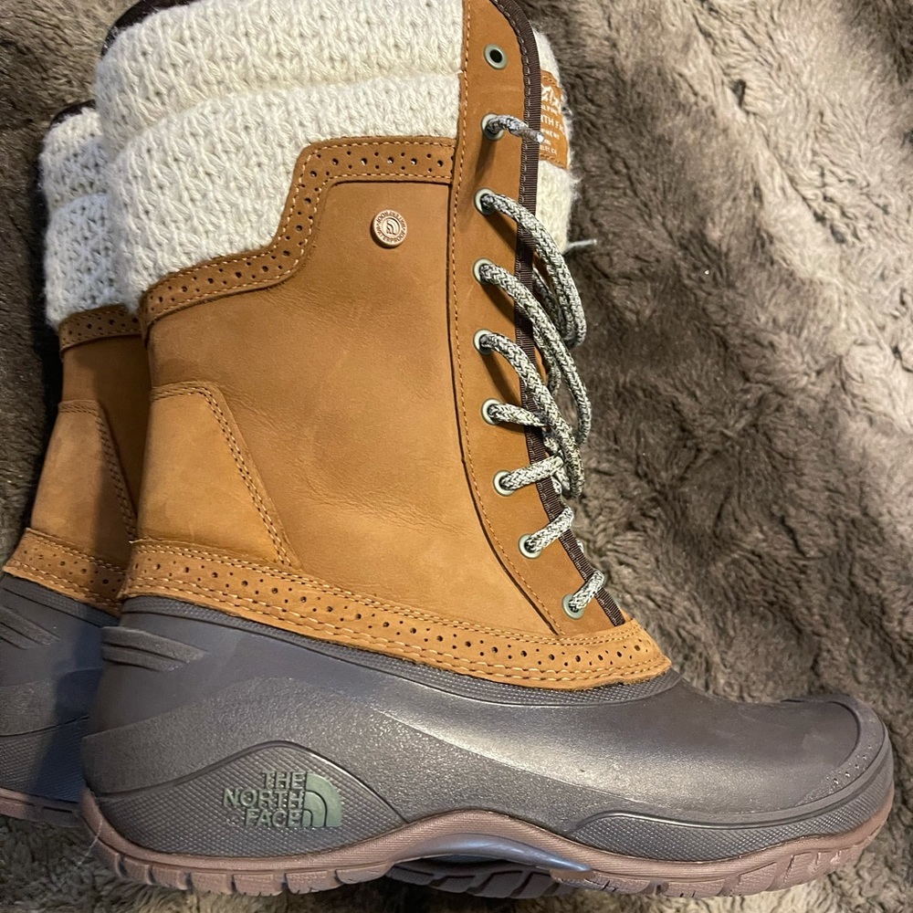 New without box! North Face Shalista II snow boots!! Size 11 and I need a 12.